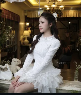 Ảnh 2 của Váy ren trắng tay dài nữ tính