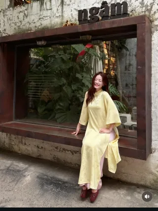 Ảnh 1 của Áo dài lụa vàng thêu bướm nữ