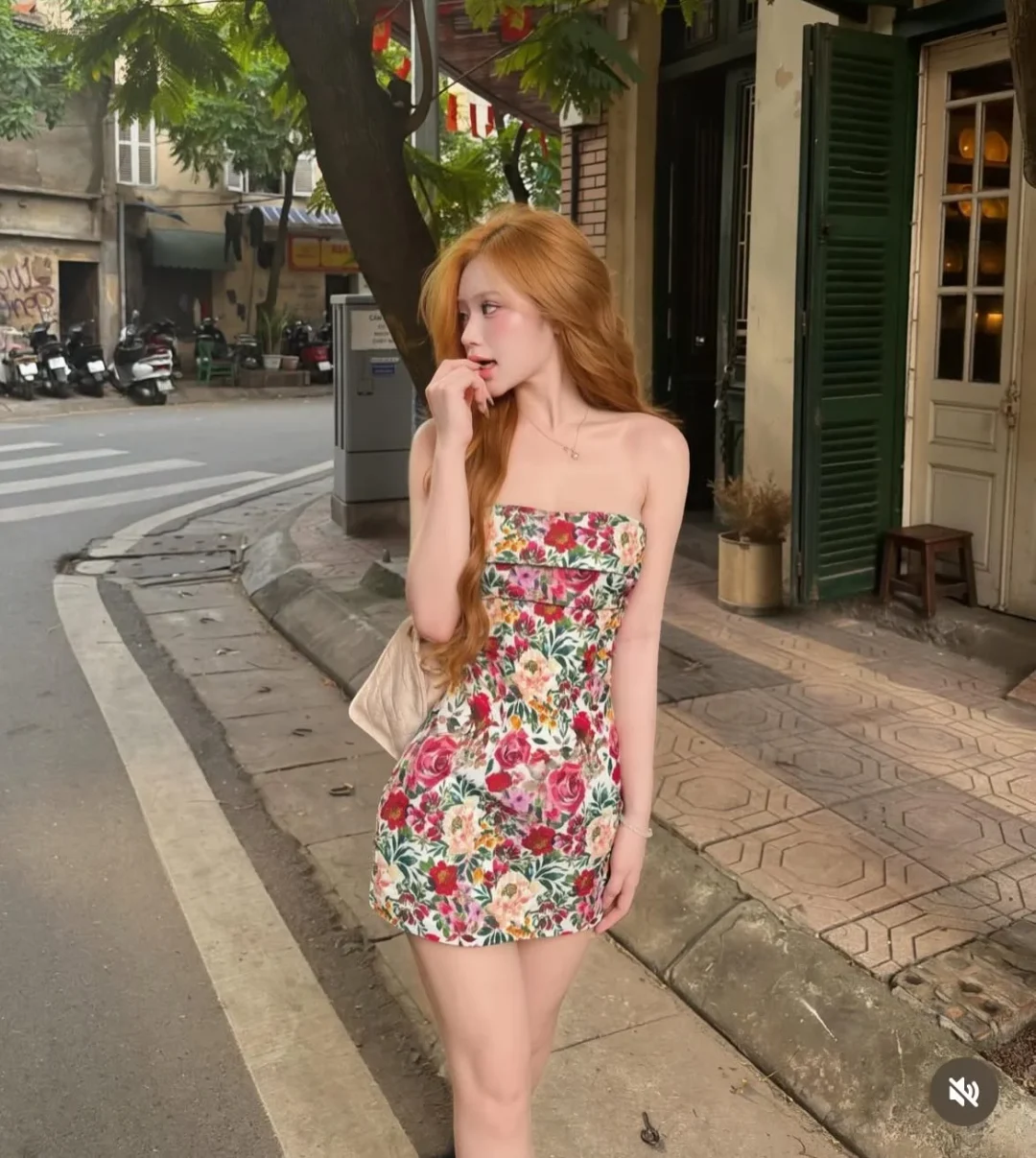 Photo 3 of Váy đầm hoa mini không quai nữ