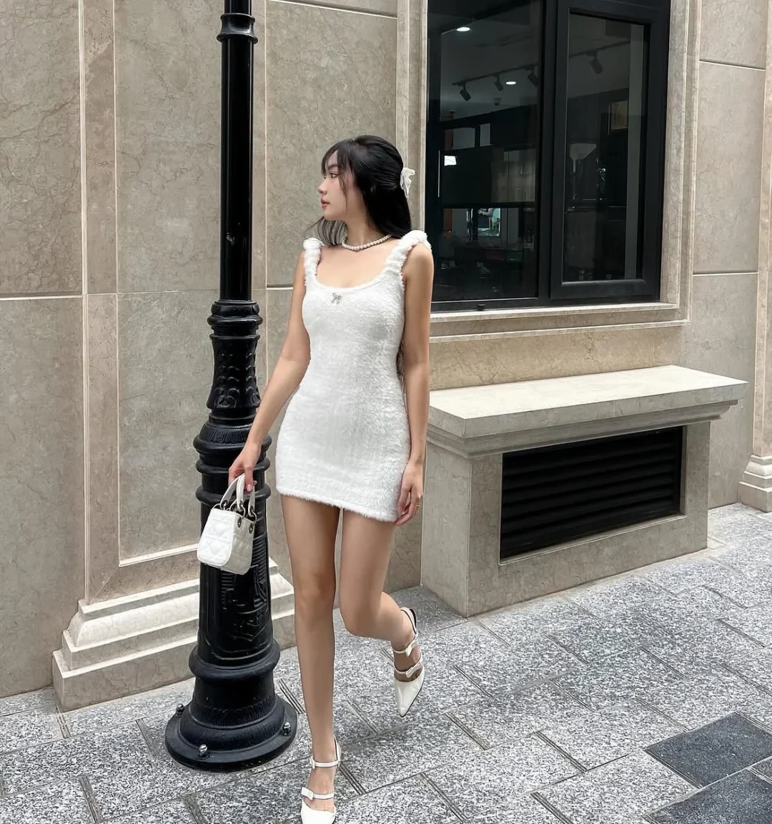 Photo 5 of Đầm lông trắng mini ôm sát nữ