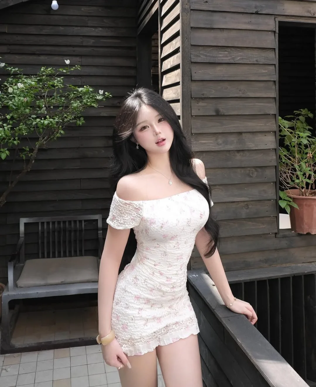 Photo 1 of Váy mini trễ vai hoa trắng nữ