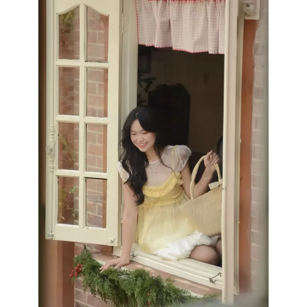 Photo 2 of Set áo voan vàng và chân váy trắng nữ