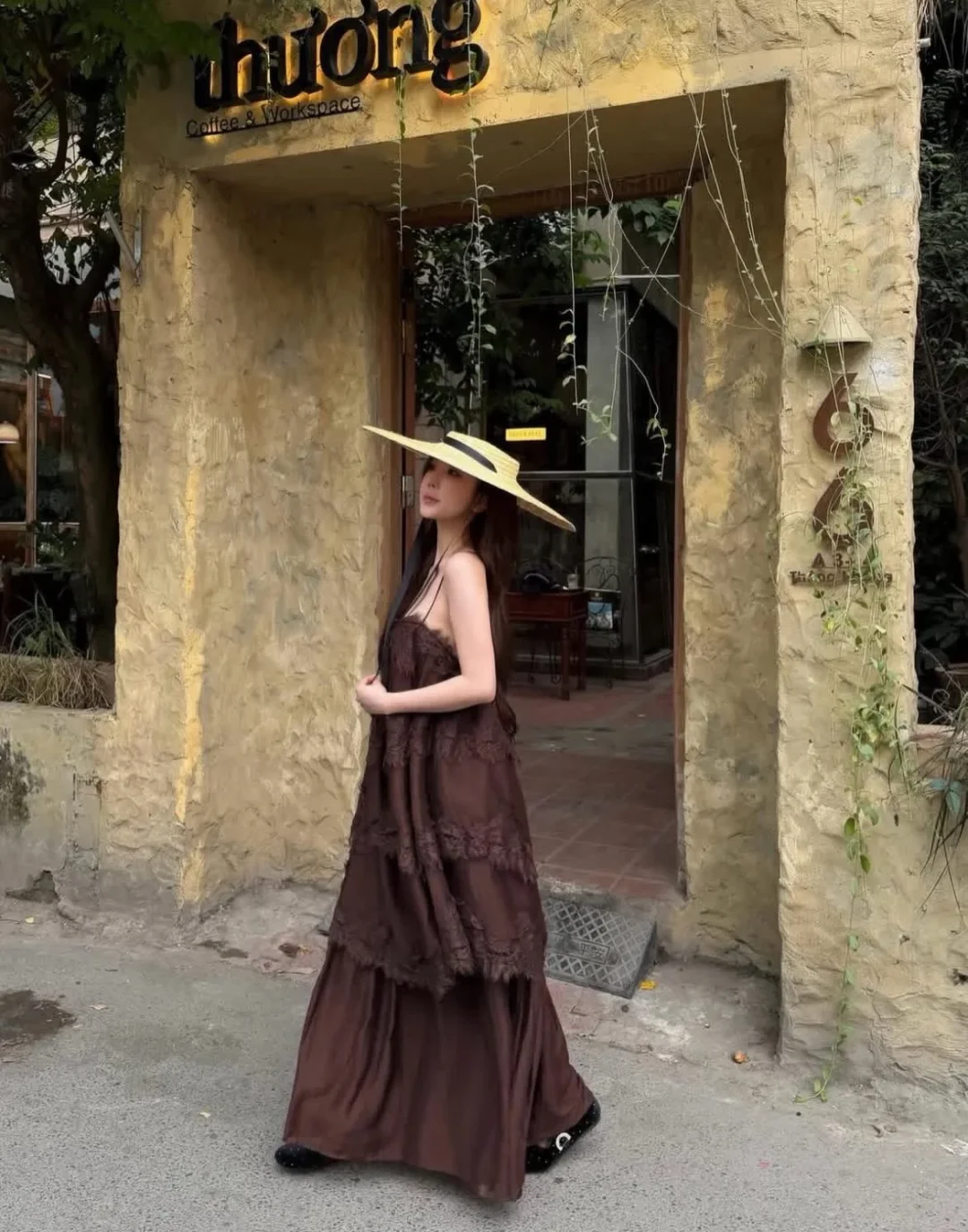 Ảnh 1 của Váy maxi ren nâu hai dây nữ