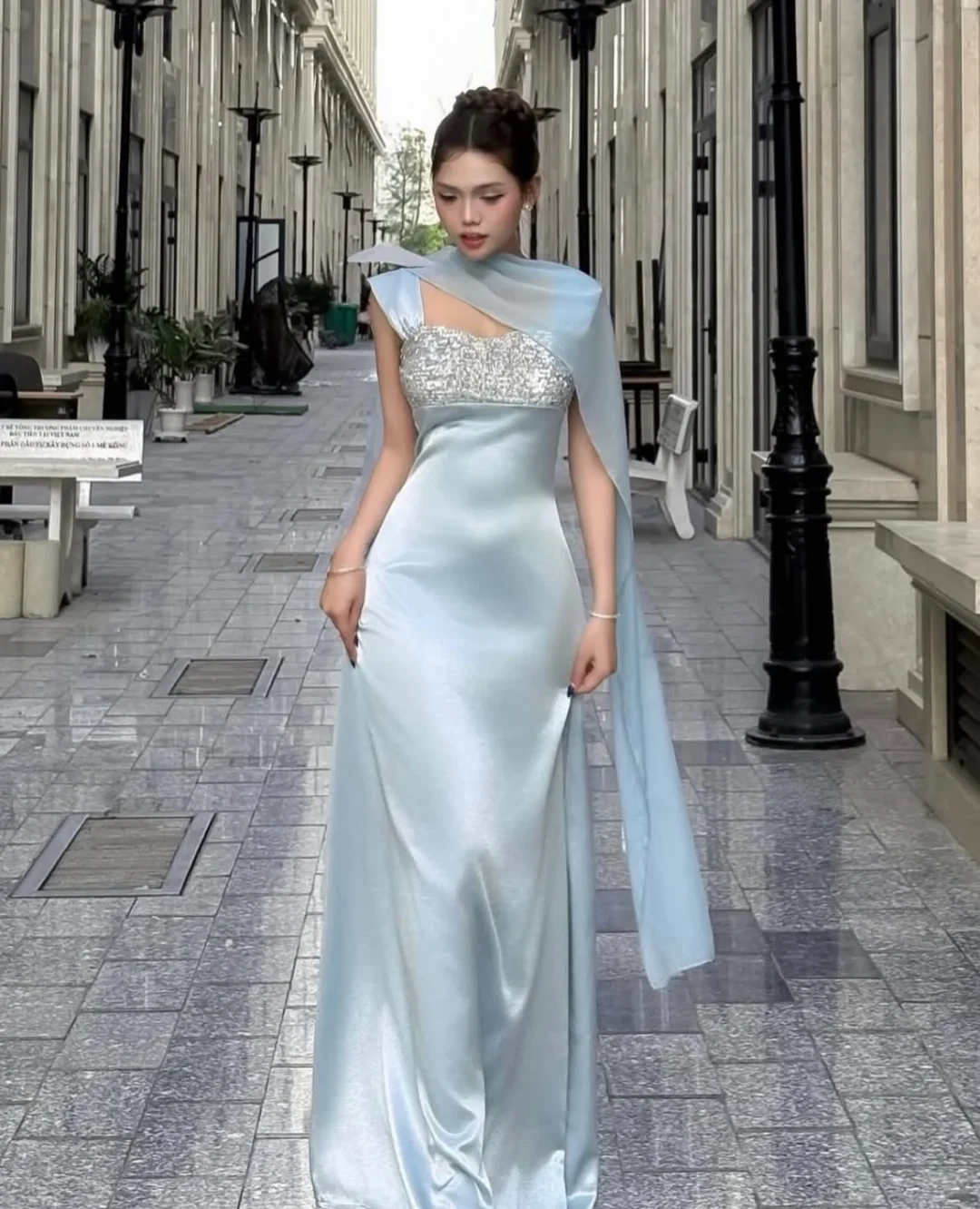Ảnh 1 của Đầm dạ hội satin xanh nhạt nữ
