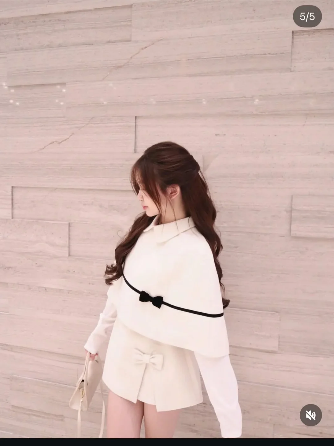 Ảnh 5 của Áo choàng cape trắng nữ viền đen