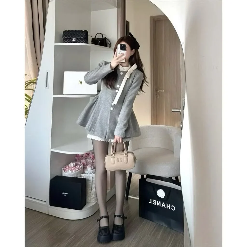 Photo 3 of Set áo khoác chân váy xám nơ trắng nữ