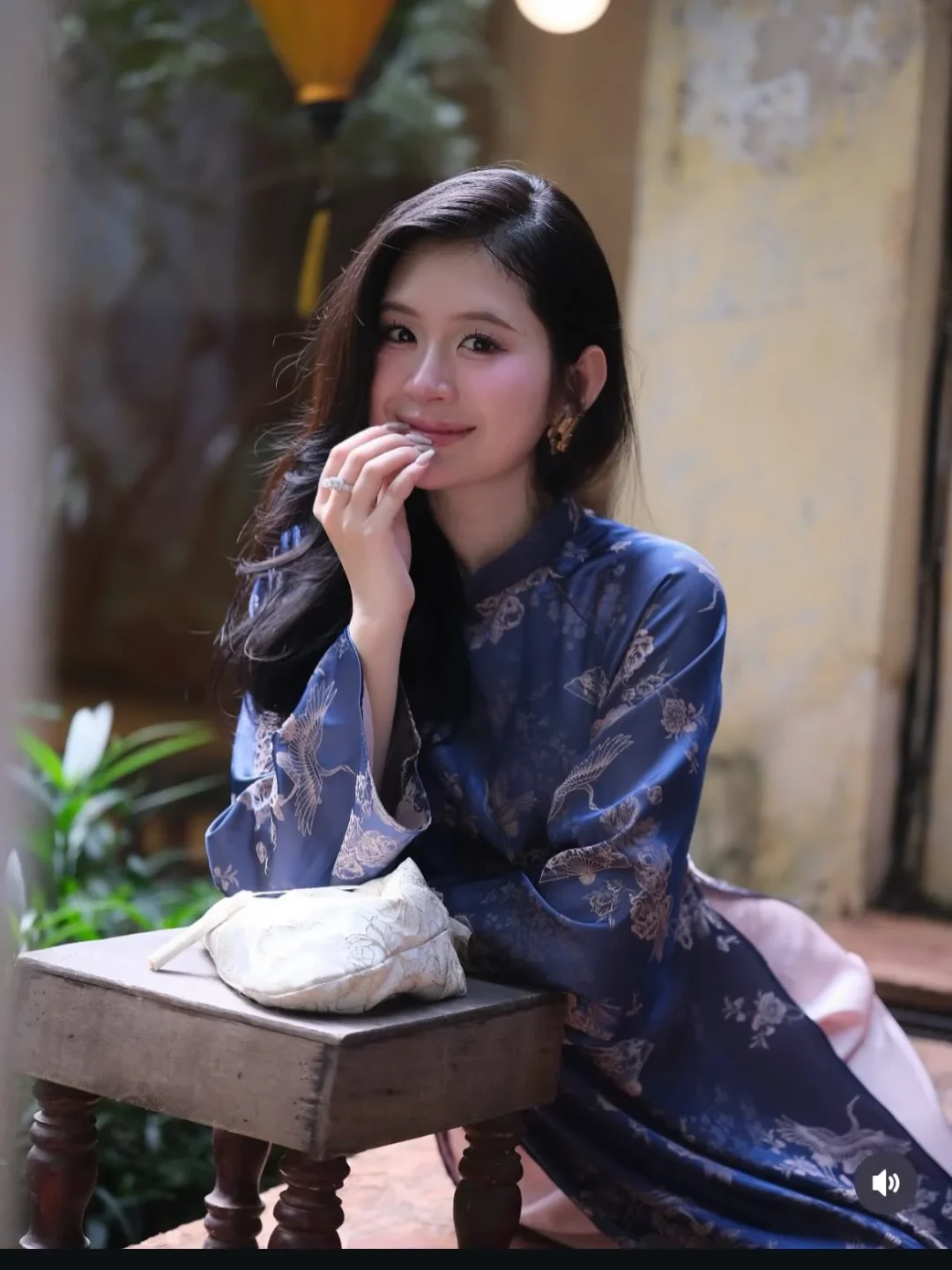 Ảnh 5 của Áo dài lụa xanh thêu hoa nữ truyền thống
