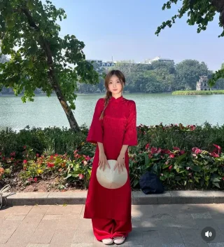 Photo 3 of Áo dài nhung đỏ nữ truyền thống