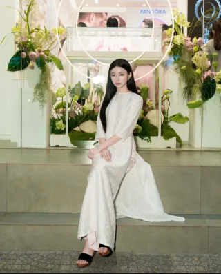 Photo 3 of Đầm ren trắng tay lửng nữ dự tiệc