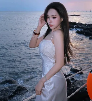 Photo 4 of Đầm lụa hai dây ren kem nữ
