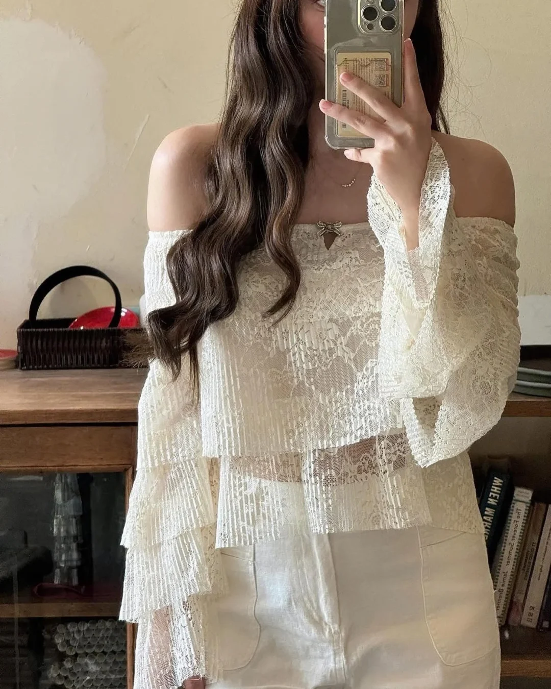 Ảnh 3 của Áo trễ vai sequin trắng nữ size S
