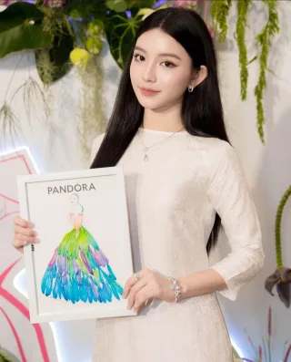 Photo 1 of Đầm ren trắng tay lửng nữ dự tiệc
