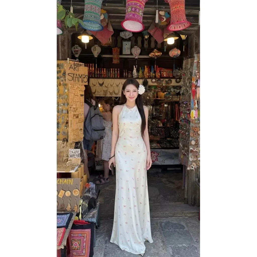 Ảnh 2 của Váy maxi hoa nhí halter màu kem nữ
