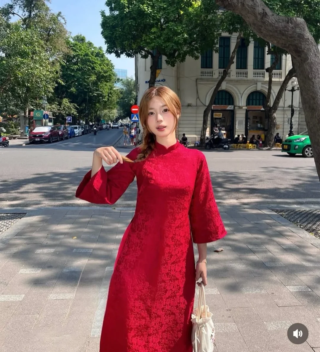 Photo 10 of Áo dài nhung đỏ nữ truyền thống