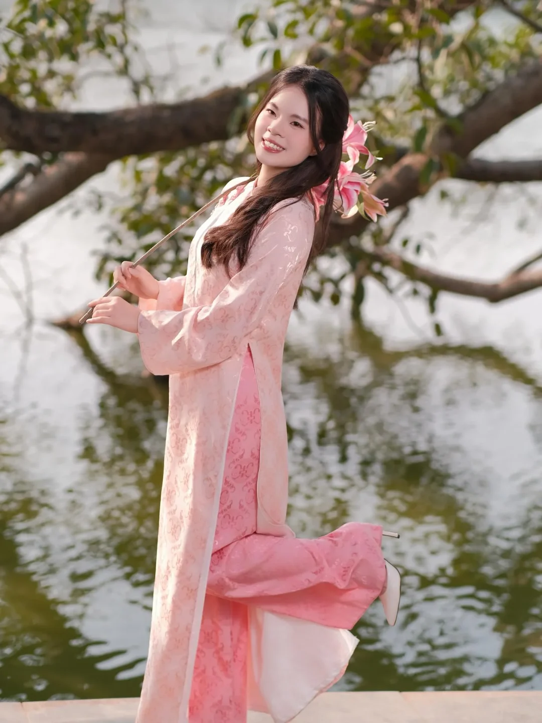 Photo 4 of Áo dài nữ hồng pastel thêu ren