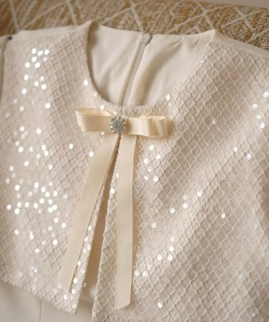 Photo 6 of Đầm trắng ngắn sequin nữ tính