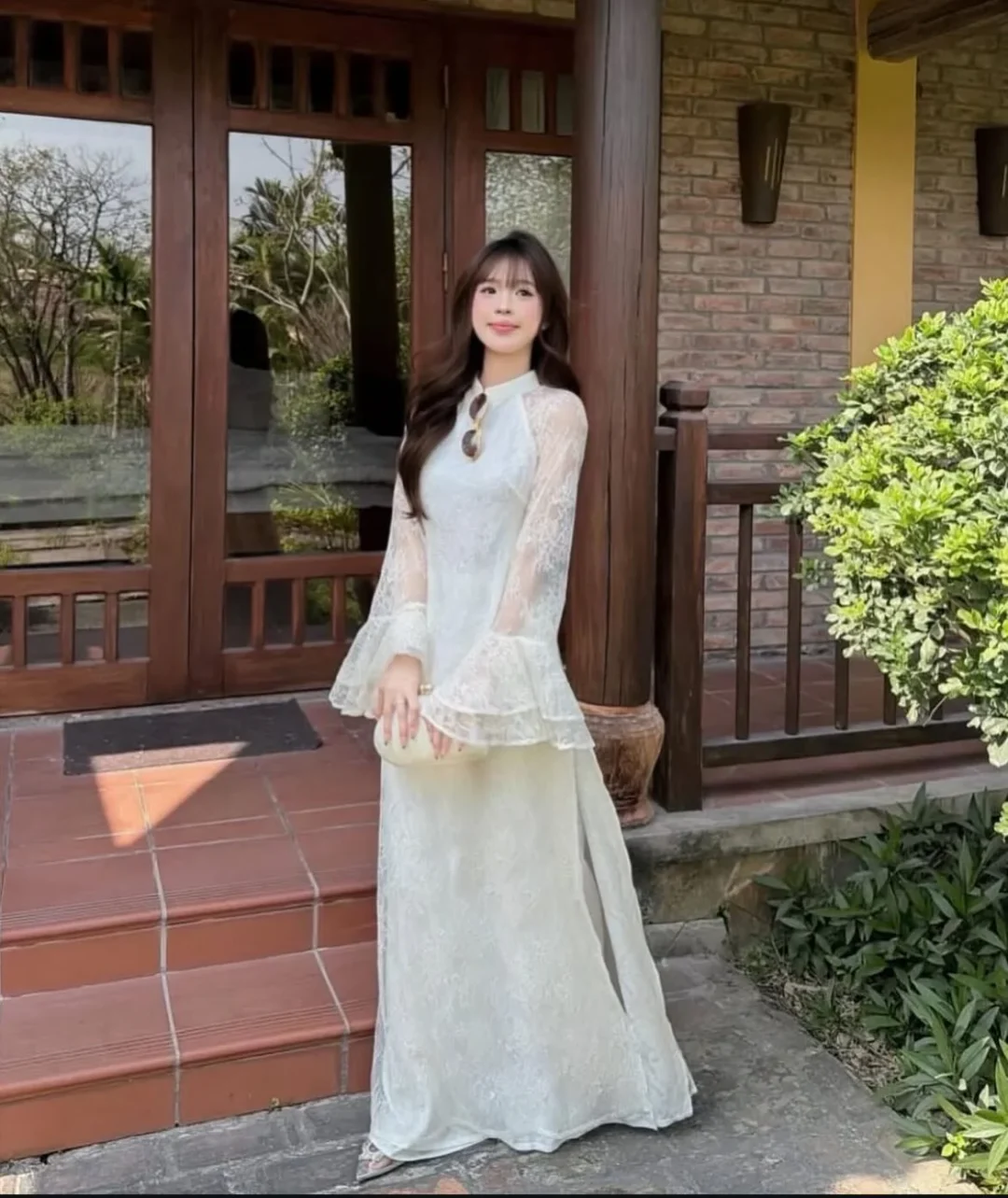 Photo 4 of Áo ren trắng cổ cao đính ngọc nữ