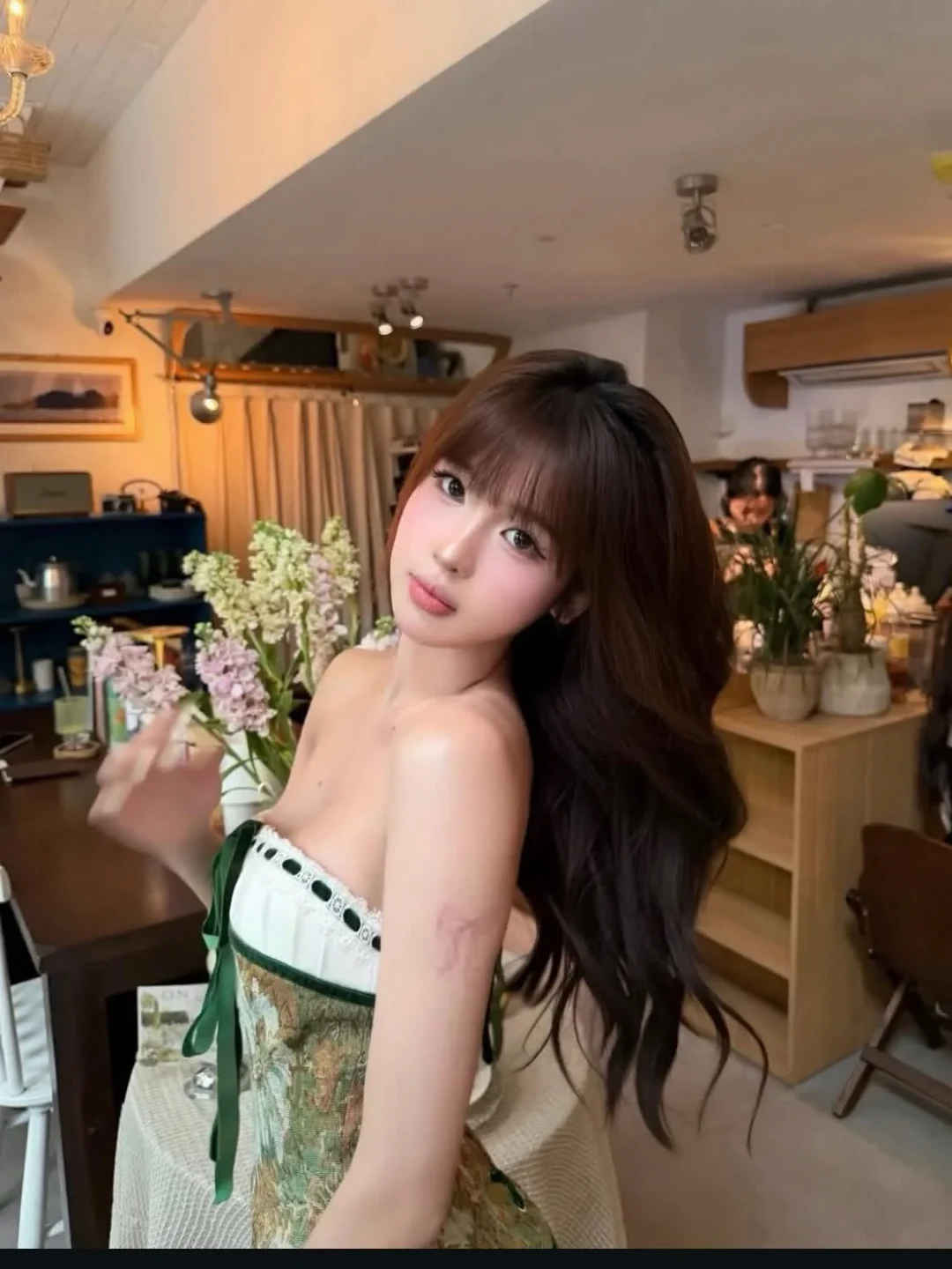 Ảnh 3 của Váy strapless họa tiết lá xanh nữ