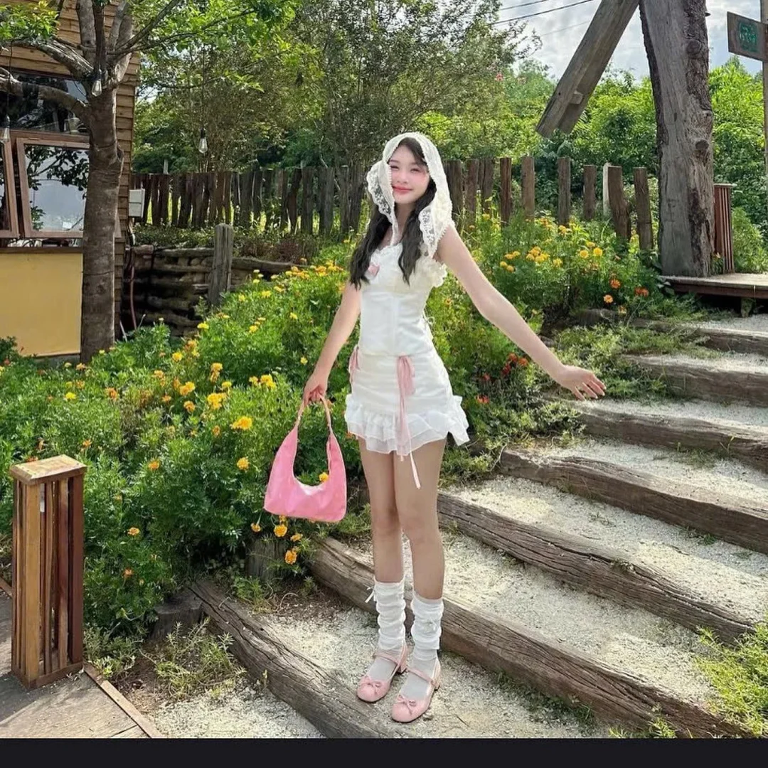 Photo 3 of Váy trắng ngắn ruffle ren coquette