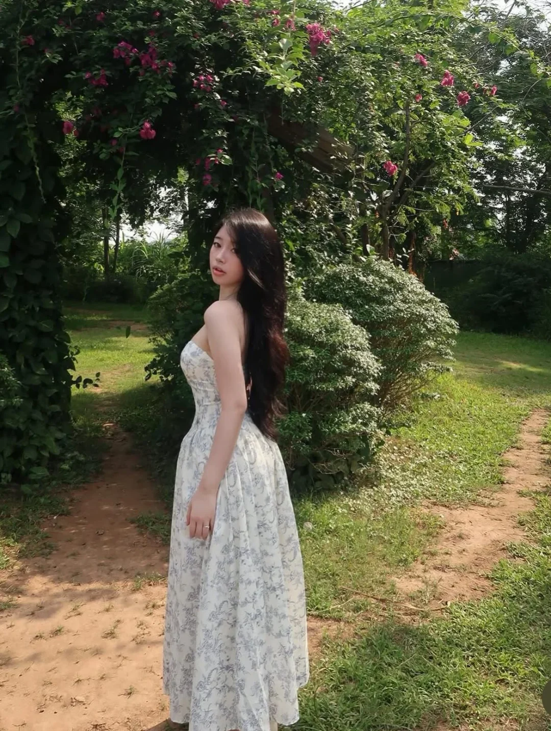Photo 6 of Đầm maxi strapless trắng hoa nữ