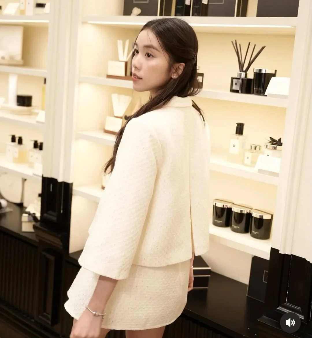 Photo 5 of Set vest trắng tweed nữ thanh lịch