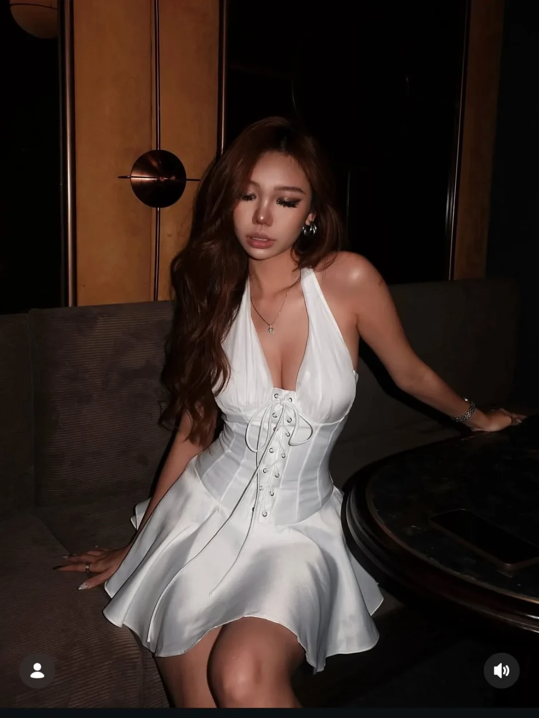 Photo 4 of Váy corset trắng mini satin nữ