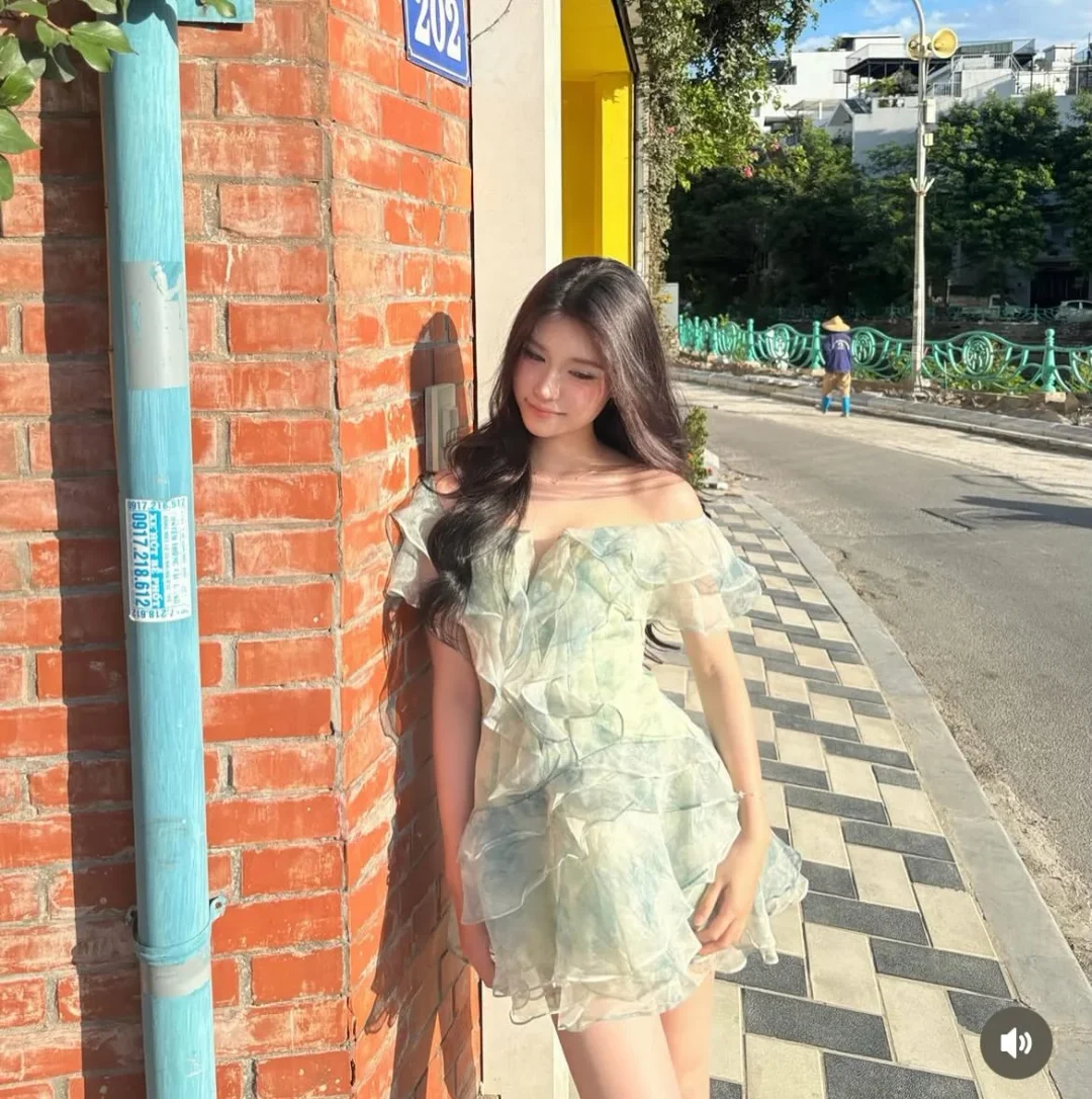 Photo 7 of Váy voan bèo vai trễ xanh nhạt nữ