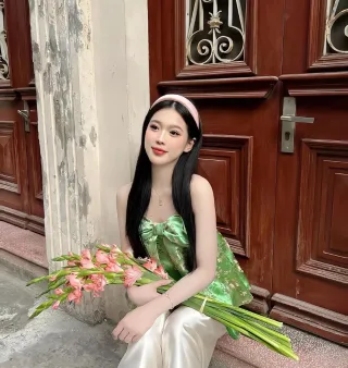 Ảnh 2 của Áo nơ lụa xanh hoa Monamade freesize