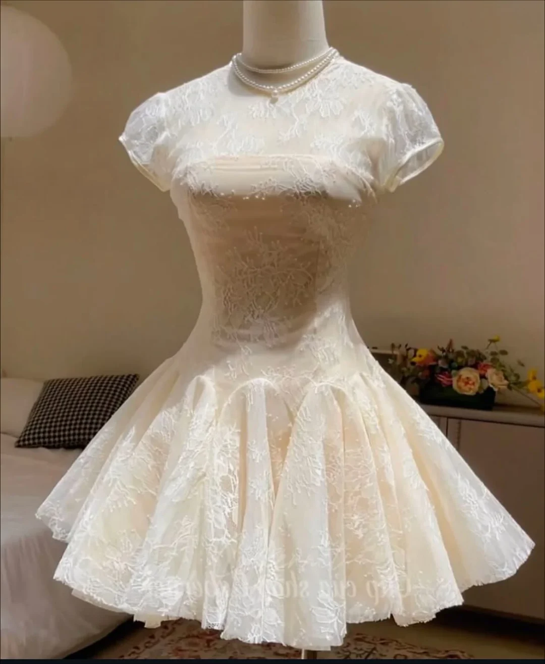 Ảnh 3 của Đầm ren mini màu kem size S