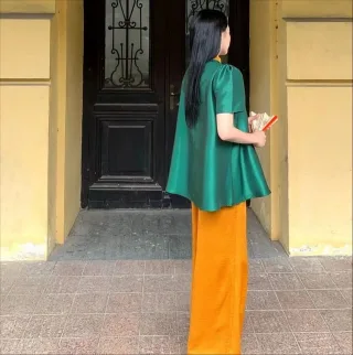 Photo 2 of Áo peplum xanh lá quần ống rộng cam nữ