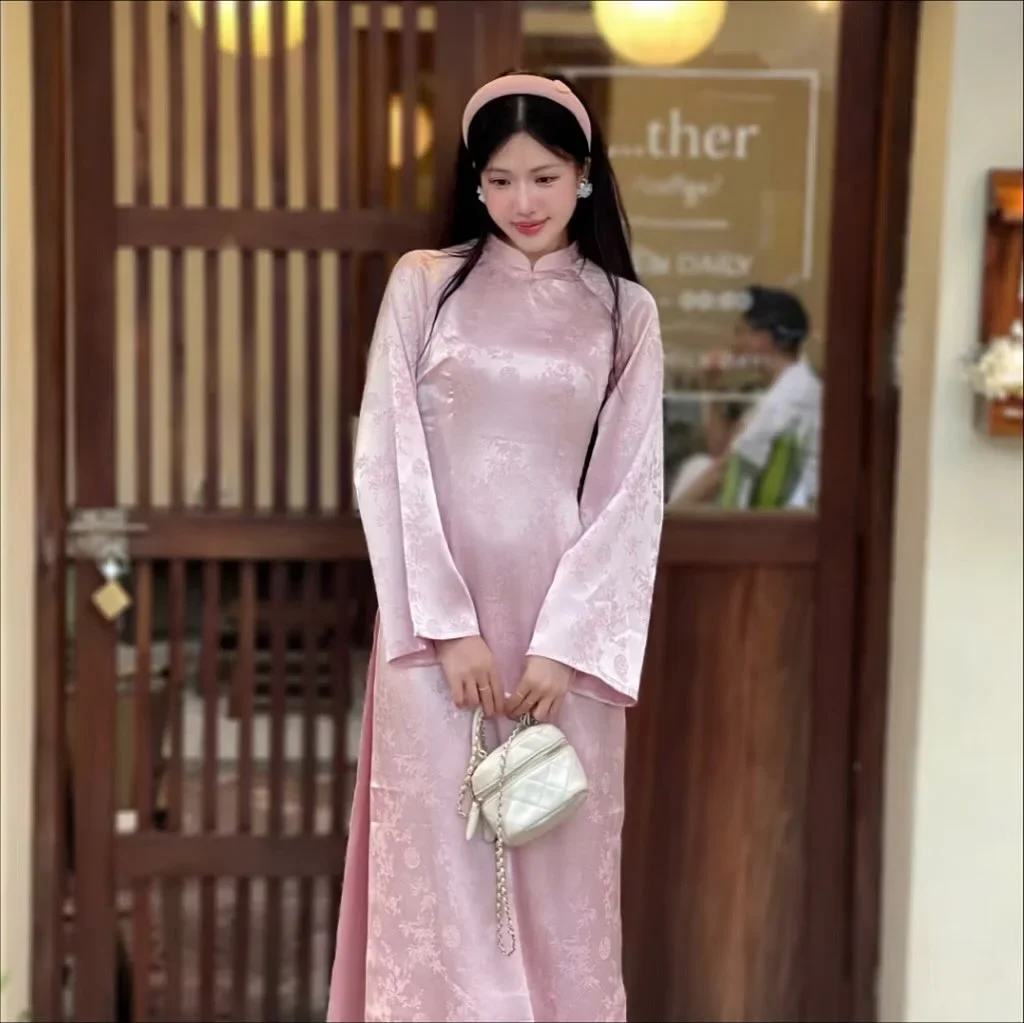 Ảnh 5 của Áo dài lụa hồng thêu hoa nữ