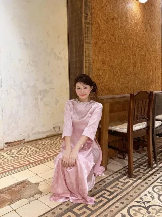 Ảnh 1 của Áo dài lụa hồng thêu hoa nữ