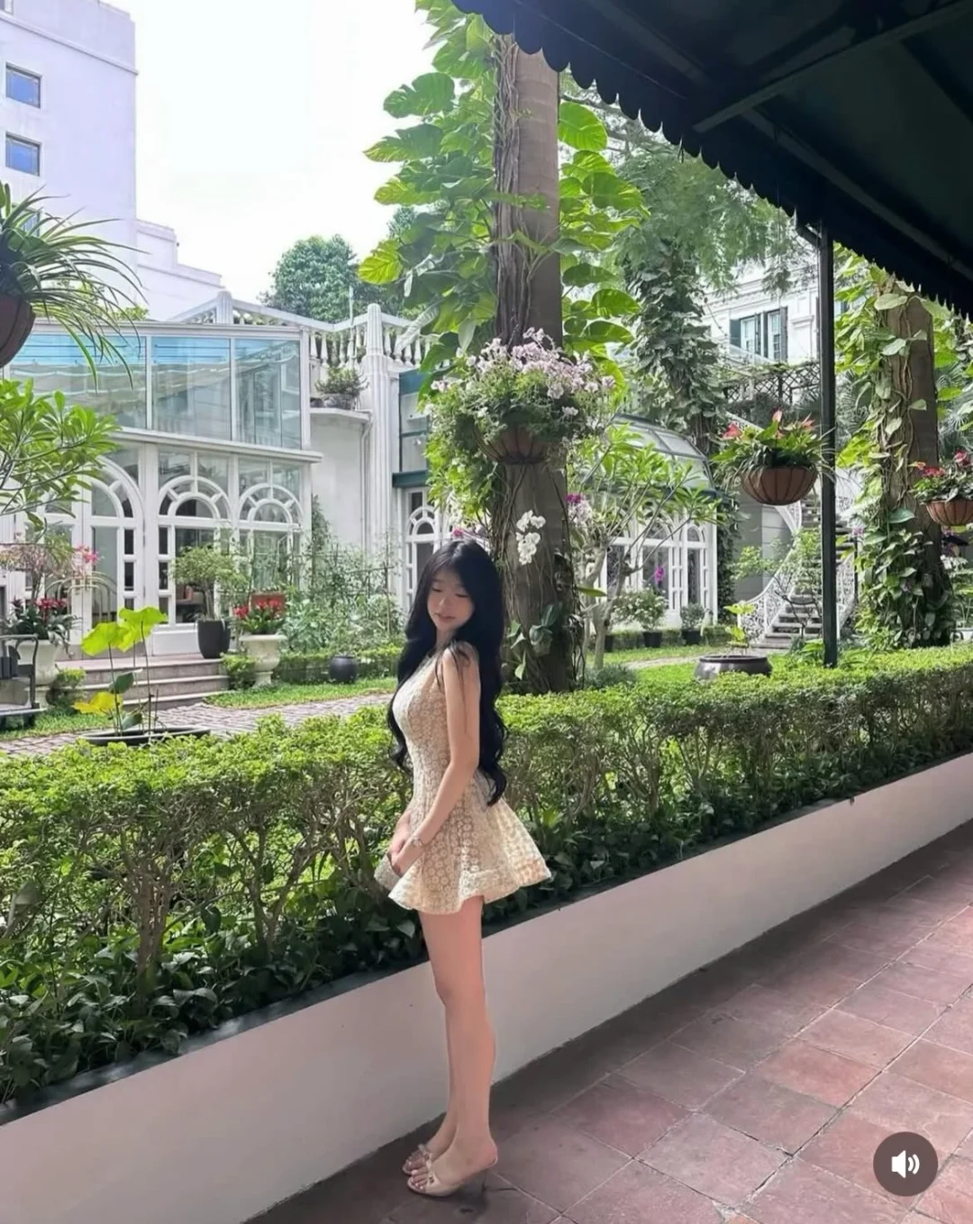 Ảnh 7 của Đầm ren kem không tay nữ tính