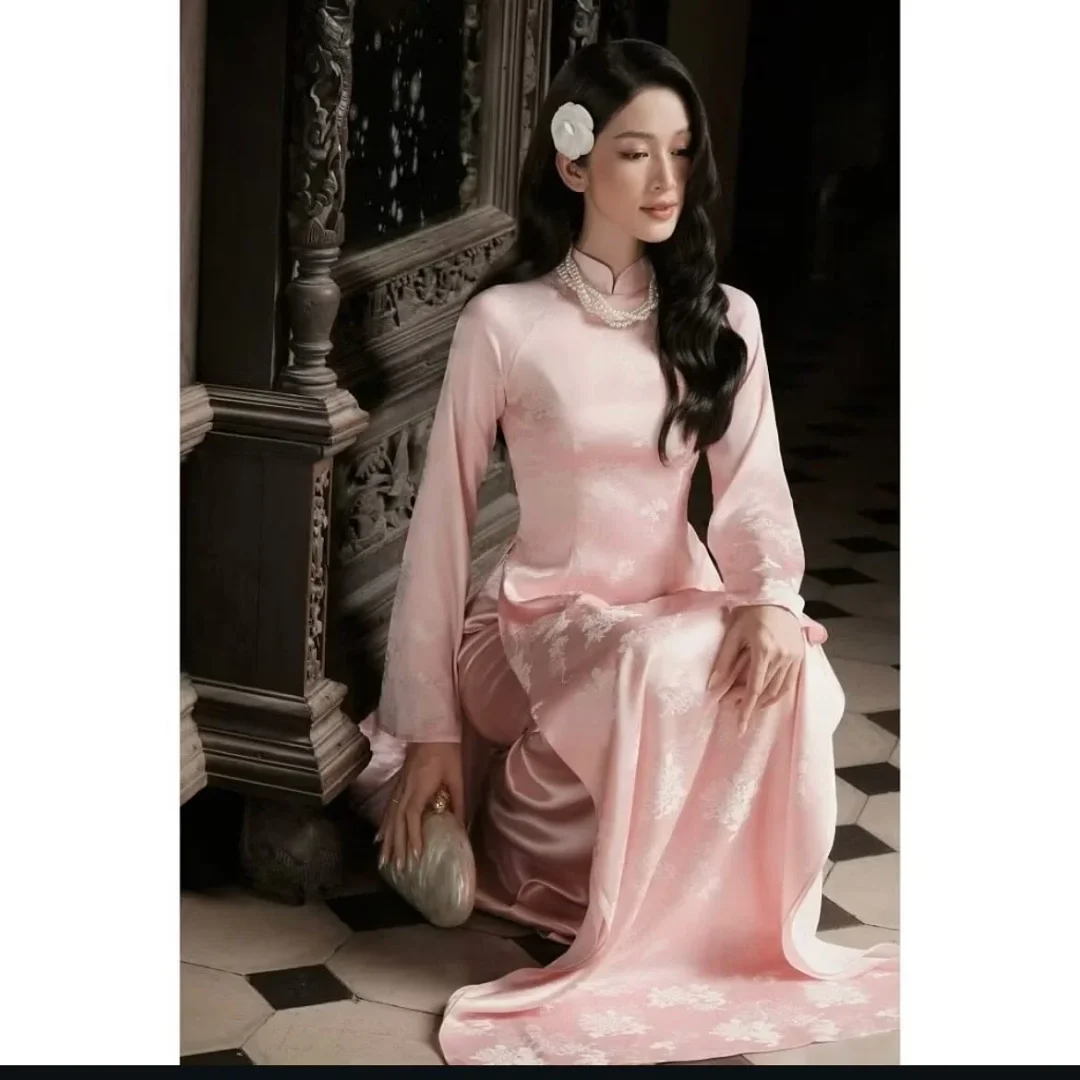 Photo 3 of Áo dài lụa hồng pastel ren hoa nữ