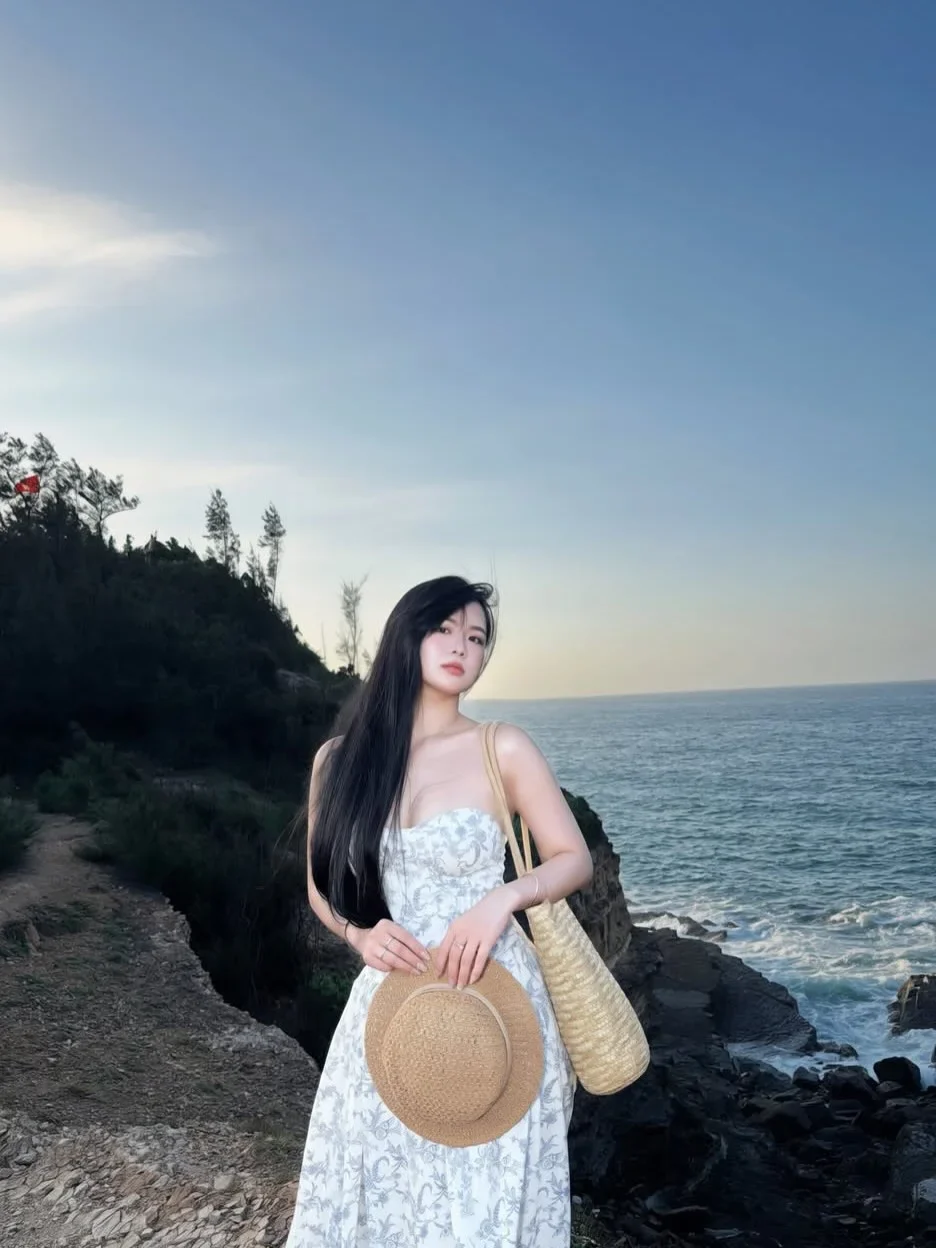 Ảnh 2 của Váy maxi hoa nhí trắng nữ tính