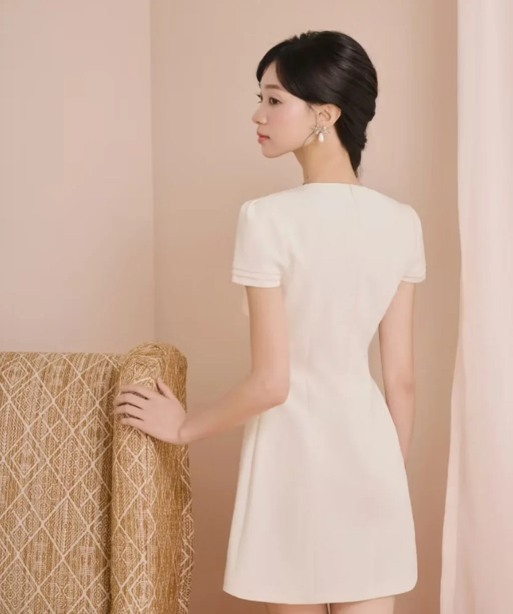 Photo 5 of Đầm trắng ngắn sequin nữ tính