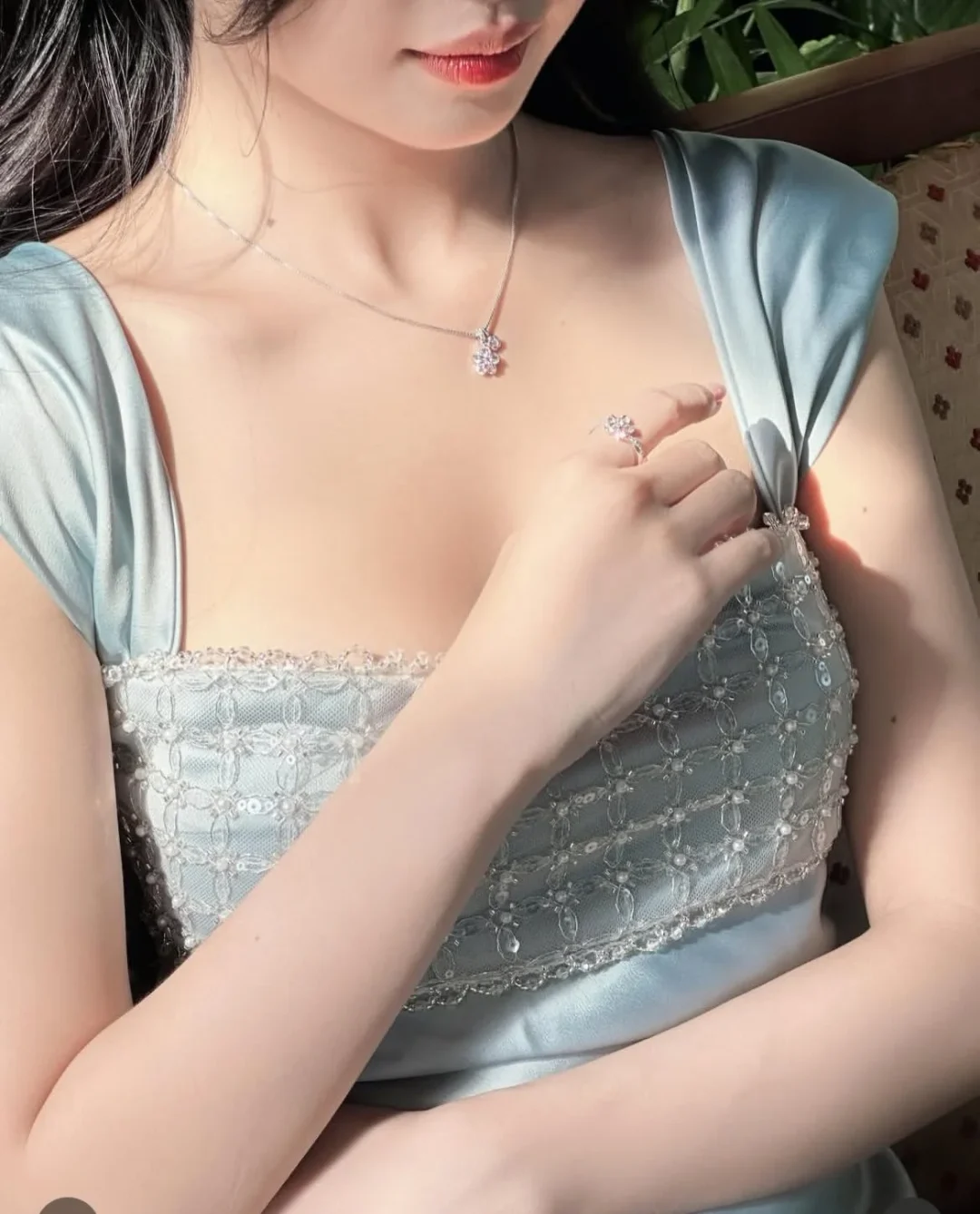 Ảnh 8 của Đầm satin đuôi cá xanh nhạt nữ