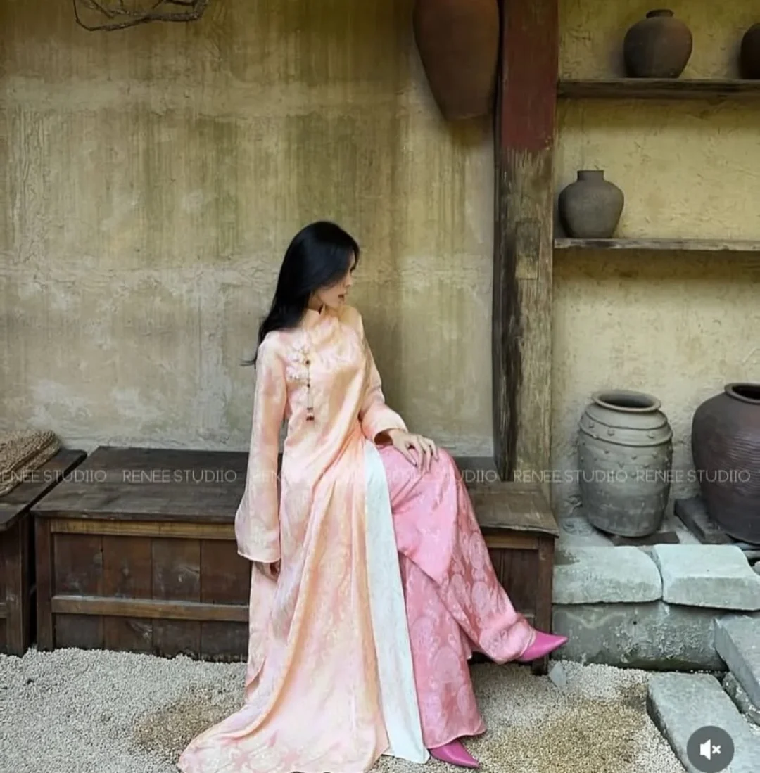 Photo 3 of Áo dài lụa ombre hồng thêu hoa nữ