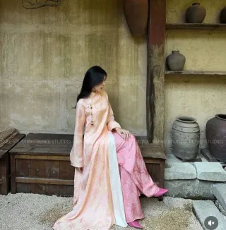Photo 3 of Áo dài lụa ombre hồng thêu hoa nữ