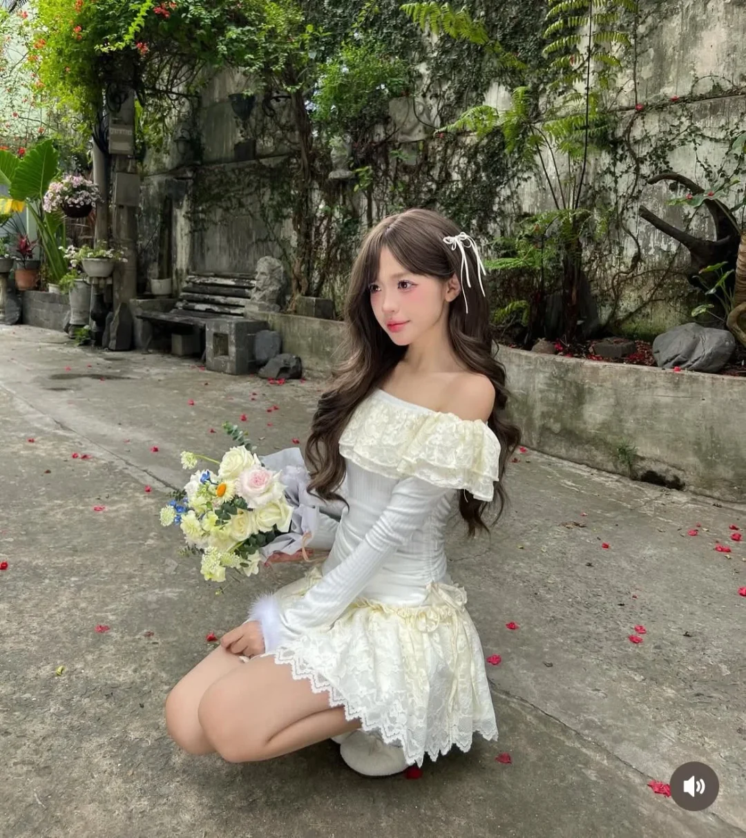 Ảnh 4 của Set áo váy ren trắng trễ vai nữ