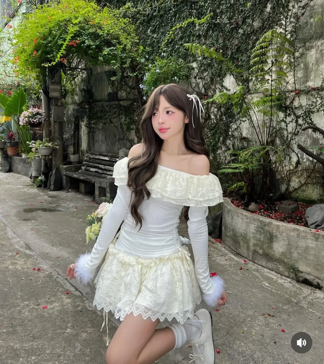 Ảnh 1 của Set áo váy ren trắng trễ vai nữ