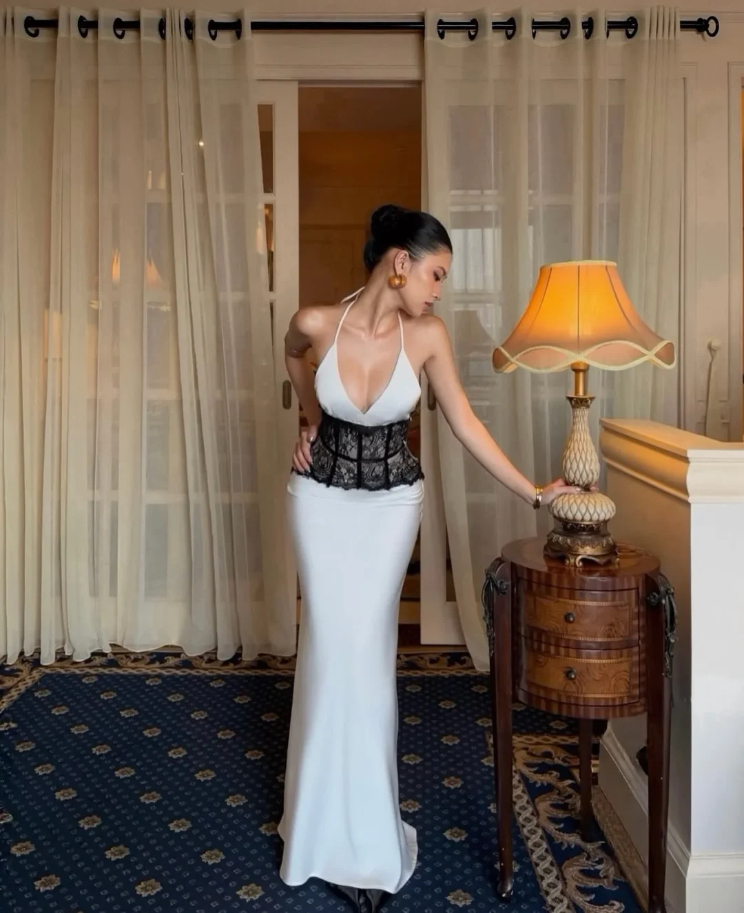 Ảnh 8 của Đầm halter trắng corset ren Iamcoco size M