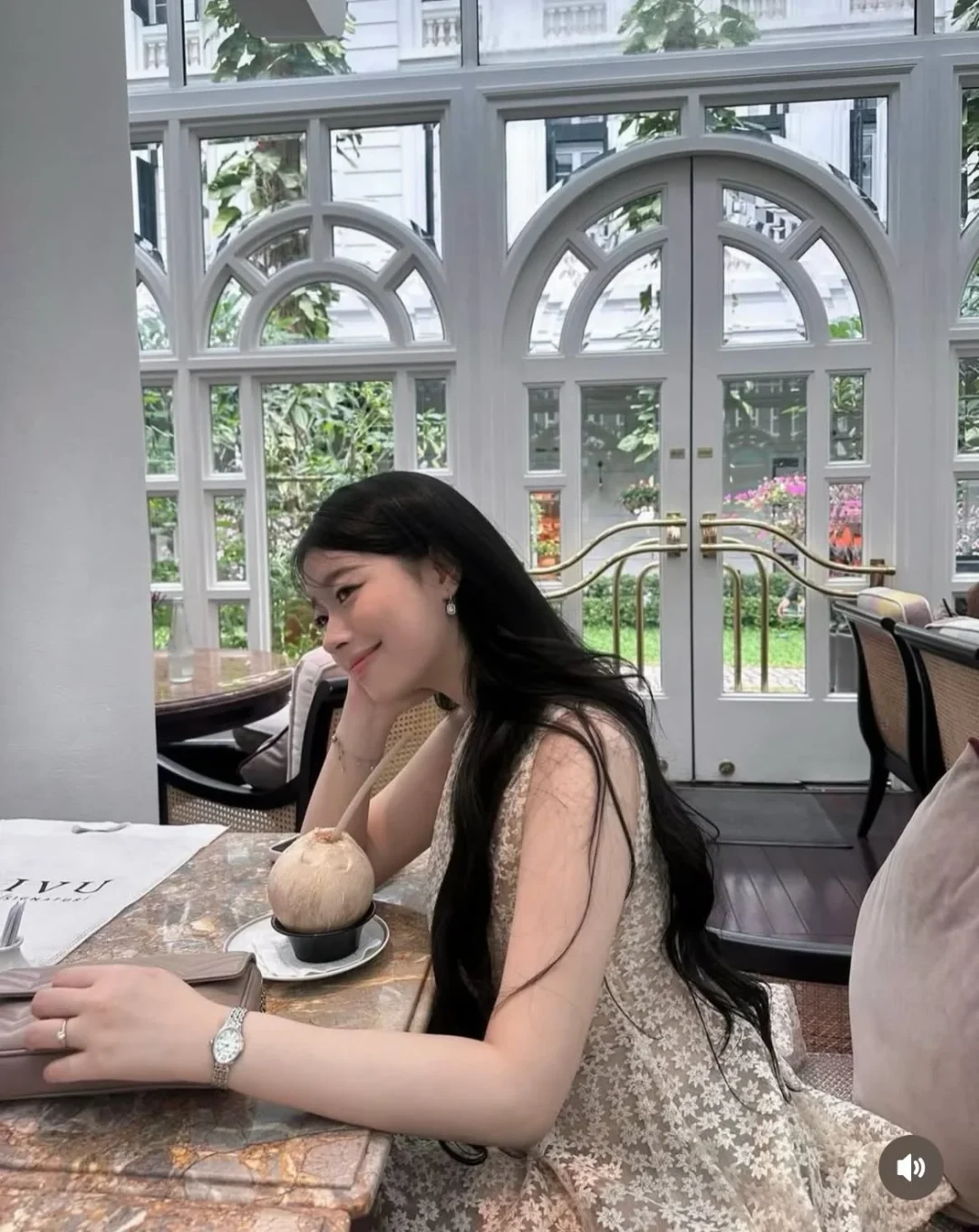 Ảnh 3 của Đầm ren kem không tay nữ tính