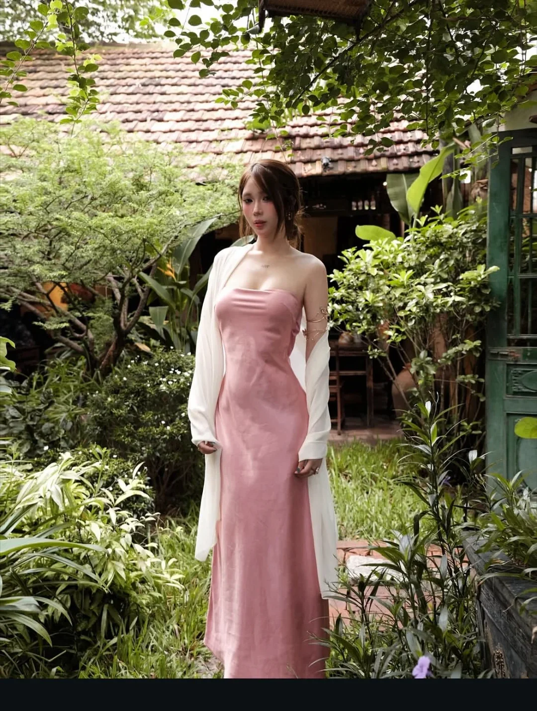 Ảnh 3 của Váy cúp ngực satin hồng nhạt dài nữ