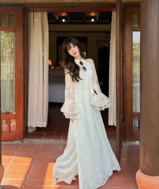Photo 2 of Áo ren trắng cổ cao đính ngọc nữ