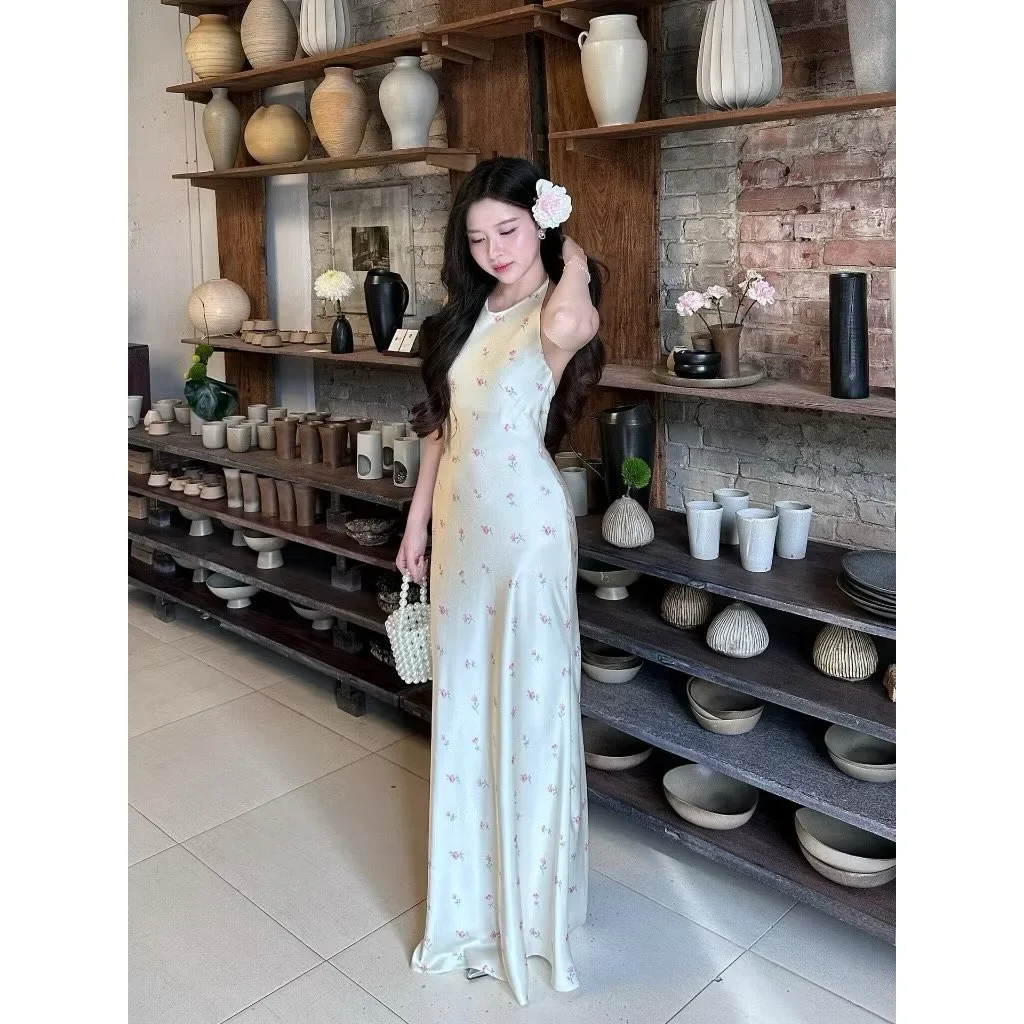 Ảnh 6 của Váy maxi hoa nhí halter màu kem nữ