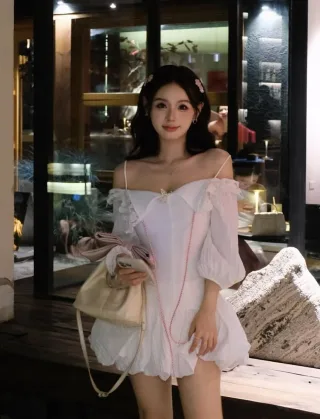 Photo 2 of Váy trắng trễ vai corset tay phồng