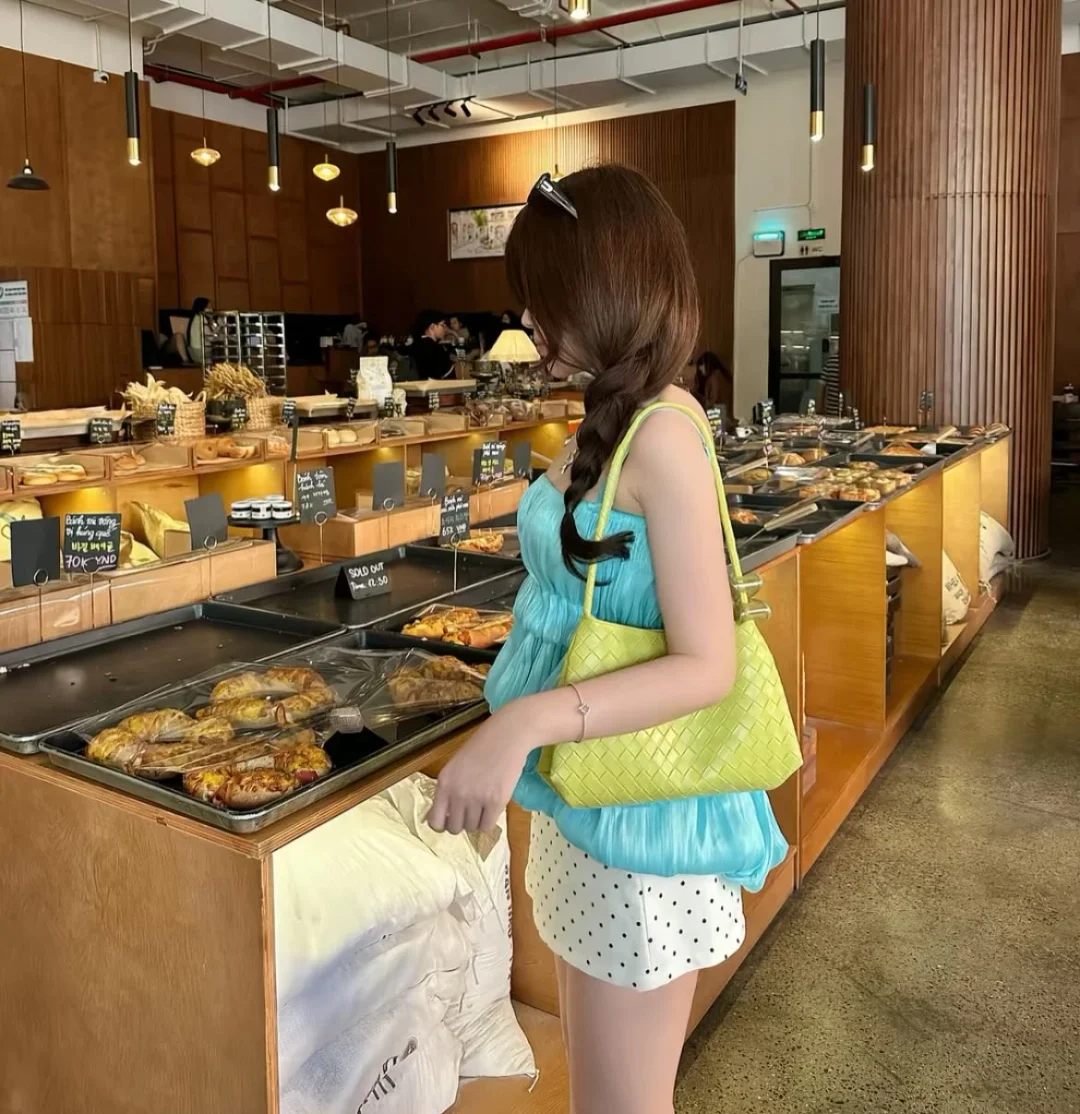 Photo 6 of Áo hai dây bèo nhún xanh ngọc nữ