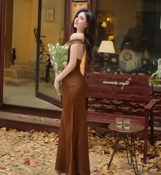 Ảnh 4 của Đầm dài trễ vai nâu satin nữ