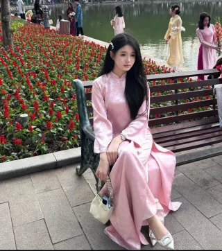 Photo 3 of Áo dài lụa hồng thêu hoa nữ